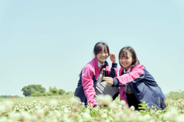 中島瑠菜“ゆかり”と大島美優“みみ”、正反対の雑草研究部員『ザッケン！』主要キャラ紹介映像