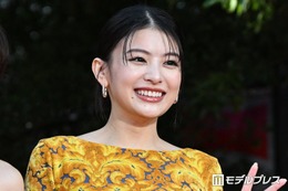 出口夏希、キャミワンピから美デコルテ輝く「透明感すごい」「女神」と絶賛の声