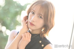 中村ゆりか、ベアトップミニドレス×レースタイツの幻想的なホワイトコーデ「お人形さんみたい」「スタイル抜群」とファン絶賛