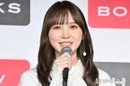 元日向坂46加藤史帆、美肩のぞくオフショル私服姿「プライベート感がたまらない」「メガネ姿も似合ってる」と絶賛の声