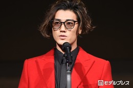 赤西仁「かみきった」長髪から大胆イメチェン 自撮りショットにファン悶絶「爽やかでかっこよすぎ」「新鮮」 画像