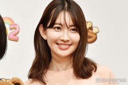 小嶋陽菜、ミニTからウエストチラ見せショットに熱視線「思わず二度見」「スタイル最高すぎる」