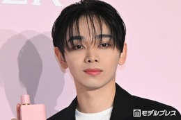 宮世琉弥、愛犬と散歩時に持ち歩いているもの「筋トレもしてるんで」【BURBERRY HER SAKURA JOURNEY】