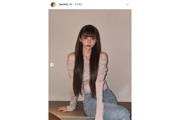 侍ジャパン小園海斗選手の妻・渡辺リサ「スポーツ観戦しかしてない」ミニスカ×ユニで美脚スラリ「スタイルが異次元」「脚が綺麗」の声 画像