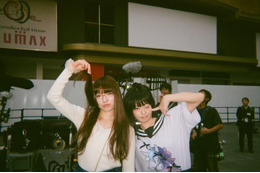 『炎上』森七菜＆アオイヤマダ、信頼伝わる2ショットほか“役を生きた”写真解禁 「強烈と言わざるを得ない」ポン・ジュノ監督も激賞