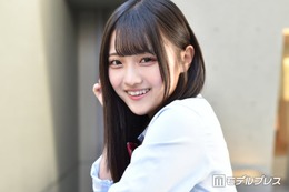 「今日好き」出身アイドル、デコルテ輝くオフショルニット姿「彼女感すごい」「華やか」と反響