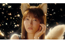 吉岡里帆、“どんぎつね”約4年ぶりに復活 大人の魅力あふれる表情を披露 画像