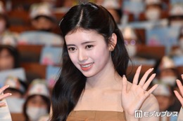 NiziUリマ、雪景色の中でのショートヘアスタイル披露「綺麗めお姉さんで素敵」「めちゃくちゃ新鮮で斬新」とファン歓喜 画像