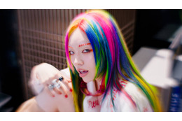 ちゃんみな、ツアーで話題の楽曲「FLIP FLAP」MV公開で反響｜10周年イヤーに勢い