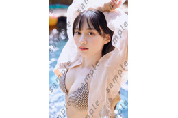 乃木坂46川崎桜、色気あふれる接近ビキニショット 1st写真集封入ポストカード第5弾公開【エチュード】 画像