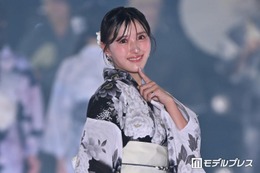 美人プロゴルファー・臼井麗香、艶やか浴衣姿でランウェイ降臨 堂々ウォーキングで会場魅了【関コレ2026S/S】