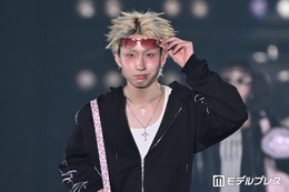 「今日好き」MON7A（もんた）、ジャージ×ピンク小物の平成ギャルファッションでランウェイ【関コレ2026S/S】 画像