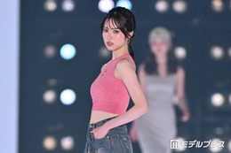 「今日好き」村谷はるな、引き締まったウエストに観客釘付け 変形デニムを着こなし【関コレ2026S/S】 画像