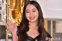 Cocomi、胸元ざっくり黒ドレス姿に熱視線「女神様すぎる」「眩しいほど美しい」 画像