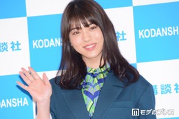 井手上漠、へそ出しコーデでウエスト披露「引き締まってて流石」「甘いのも辛いのも似合って羨ましい」の声 画像