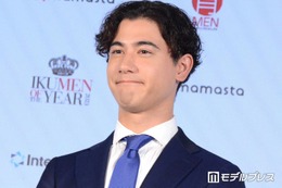 国山ハセン、至近距離で見つめ合う息子顔出し2ショット公開「パパに似て美形」「幸せが伝わってくる」