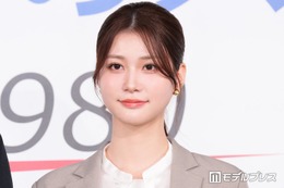 生見愛瑠、ぴったりノースリーブ姿で美スタイル披露「大人の魅力が溢れてる」「上品で可愛い」と反響 画像