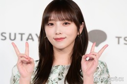 元乃木坂46与田祐希、駅ホーム・ゲーセン・街中降臨ショットに反響「気づかれないはずない」「MVを見てるみたい」 画像