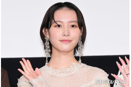 南沙良、美脚透けるシックな黒ドレス姿「上品で素敵」「見とれてしまう」と反響 画像