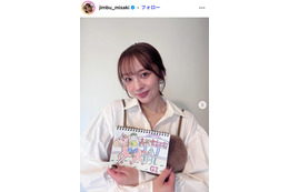 神部美咲、ヘアカット報告 肩出しコーデに「大人っぽくて素敵」「鎖骨が綺麗すぎる」と反響 画像