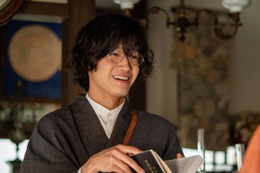 Aぇ! group佐野晶哉「風、薫る」“謎の青年”シマケンの魅力とは「見上さんにどういう顔をさせるのかが、僕の一番の仕事」【インタビュー後編】