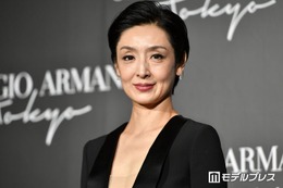 草刈民代、姪の結婚式で全員顔出し家族ショットに反響「美男美女一族」「凛とした着物姿」 画像