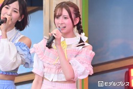 AKB48メンバー、ほっそり美脚際立つミニワンピース姿「身体の半分が脚」「スタイルレベチ」とファン絶賛 画像