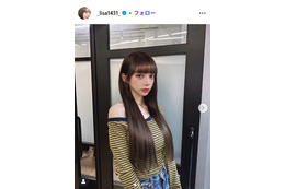 広島カープ小園海斗選手の妻・渡辺リサ、ミニスカから美脚輝く スポーツ観戦ショットに「脚が綺麗」「可愛いが渋滞してる」の声 画像