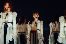 【櫻坂46 5thアニラ】国立競技場が暗闇＆無音に「静寂の暴力」山下瞳月の涙・オルゴールの新演出にファン衝撃「圧巻の光景」「7万人の静寂鳥肌立つ」 画像