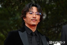 GENERATIONS数原龍友、現在＆幼少期ショット比較「同じポーズすぎる」「面影ある」と反響