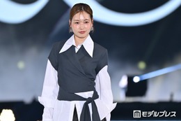 「オフライン ラブ」ミミ、ツヤ肌輝くメイクで魅力放出 シックなシャツスタイルで大人の雰囲気【ガルアワ2026SS】