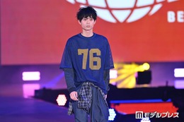 水沢林太郎、スポーティーカジュアル着こなす「イケメンすぎ」「目の保養」と反響【ガルアワ2026SS】