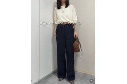 【ユニクロ】春ニットで作るきれいめパンツスタイル。上品さとこなれ感の秘訣は、上下のコントラスト【40代の毎日コーデ】