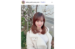 美人気象予報士・吉井明子、ボディライン際立つタイトトップス姿でイメチェン報告「雰囲気変わる」「爽やかで春らしい」 画像
