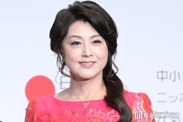 藤原紀香、ミニワンピースでスラリ美脚披露「圧巻の美しさ」「努力が格好良い」と反響 画像