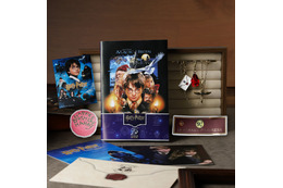 『ハリー・ポッター』25周年記念、毎月25日に新商品販売 第一弾はブローチ、ポストカード、ステッカー