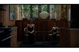 「どういうこと…？」サイズの違う美女の正体は…『KEEPER／キーパー』本編クリップ