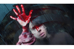 サリー・ホーキンス“ローラ”の愛情深さと不気味さが混在『ブリング・ハー・バック』衝撃の場面カット到着