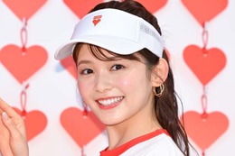 久間田琳加、素肌透けるシースルーブラウス姿で金沢満喫「色白で発光してる」「ピンクヘアと服がめちゃくちゃ合ってる」の声 画像