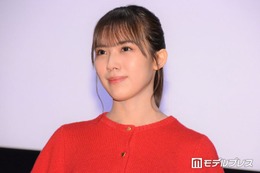 日向坂46森本茉莉、膝上丈スカートから美脚スラリ「色白で綺麗」「天使」と絶賛の声