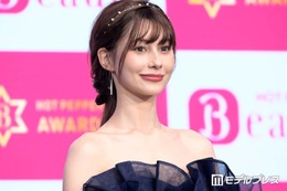 ダレノガレ明美、変形トップスから美デコルテ輝く「華奢」「女神降臨」とファン絶賛 画像
