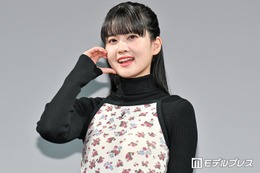 「ラブライブ！」AiScReam声優・大西亜玖璃、美脚際立つミニスカ姿にファン悶絶「赤×黒が最強」「髪型も新鮮で可愛い」 画像