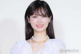 山下美月、ミニ丈ボトムスから伸びる美脚に釘付け「圧倒的な透明感」「細くて長くて綺麗すぎる」の声 画像