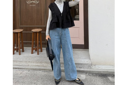 おしゃれを楽しみたい日にちょうどいい【フリルベスト】。シンプルコーデに遊び心を取り入れた春の着こなし【40代の毎日コーデ】