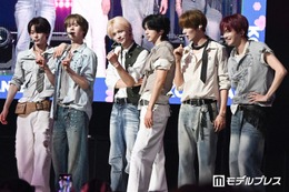 TWS、ファンが「本物の宝物」客席に接近 ジフンは「トッケビ」名シーン再現【KCON JAPAN 2026】 画像