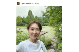 中山秀征の妻・白城あやか、長男＆三男との3ショットに反響 母の日プレゼントも公開「お父さんの面影がすごい」「2人とも背が高い」 画像