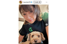 狩野舞子、モノトーンスタイルのミニスカゴルフコーデ公開「似合ってます」「美脚すぎる」の声