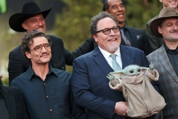 グローグーもレッドカーペットに登場『SW／マンダロリアン・アンド・グローグー』ワールドプレミア　ペドロ・パスカルら来日も決定
