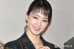 剛力彩芽、明るめロングヘアで雰囲気一変「魅力的すぎる」「めちゃくちゃ似合う」と絶賛の声 画像