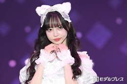 中村雅俊の三女・中村里砂、“耳＆尻尾つき”白猫風ミニドレスで観客魅了【サツコレ2026S/S】